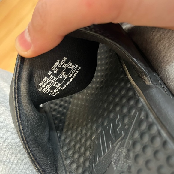 Nikes slides size 8 - Picture 2 of 3
